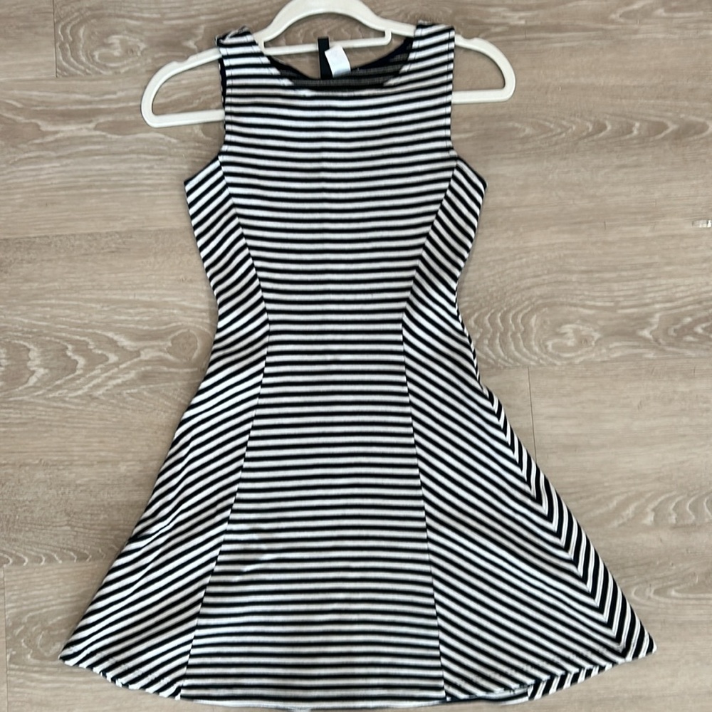 Black and white striped knit dress sz 4